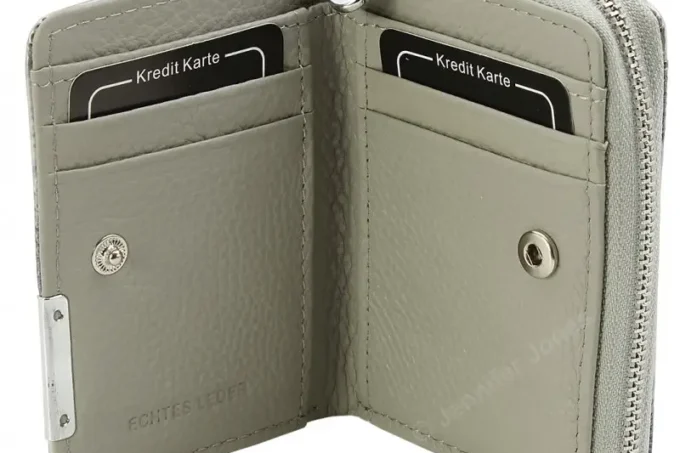 Jennifer Jones </br> <div class="adrianoss-model">5262-14</div>