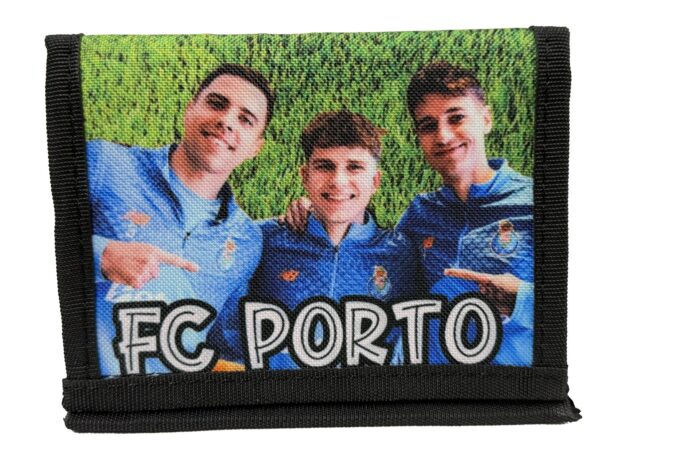 Adrianoss </br> <div class="adrianoss-model"> FC Porto</div>