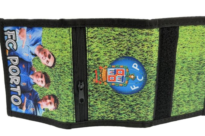 Adrianoss </br> <div class="adrianoss-model"> FC Porto</div>