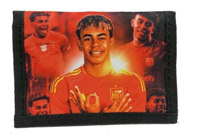 Adrianoss </br> <div class="adrianoss-model"> LAMINE YAMAL </div>