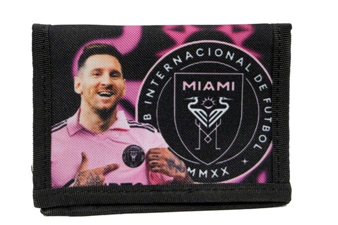 Adrianoss </br> <div class="adrianoss-model"> Miami</div>